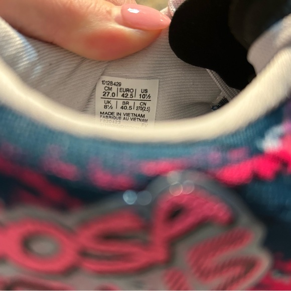 Vibrant Pink Athletic Shoes with Breathable Mesh and Cushioned Midsole - Picture 2 of 6